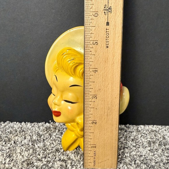 Vintage 1958 Miller Studio Chalkware Girl Wall Hanging Plaques~ Bonnet - Picture 4 of 6
